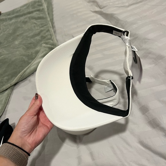 Two white Nike visors - Picture 6 of 11